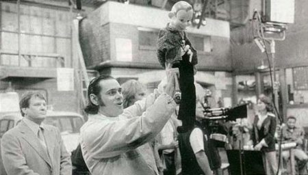 moon-ontheset18.jpg